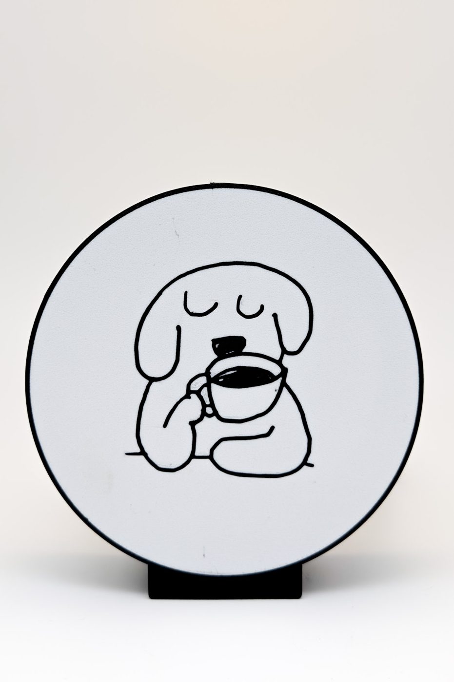 Lightbox circular con ilustración de un perrito tomando café